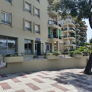 Faro Solo Mujeres Hostel